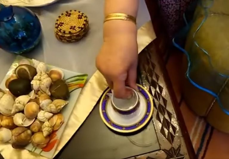 حق الملح.. مكافأة المرأة الجزائرية في العيد على "معركة مطبخ رمضان"
